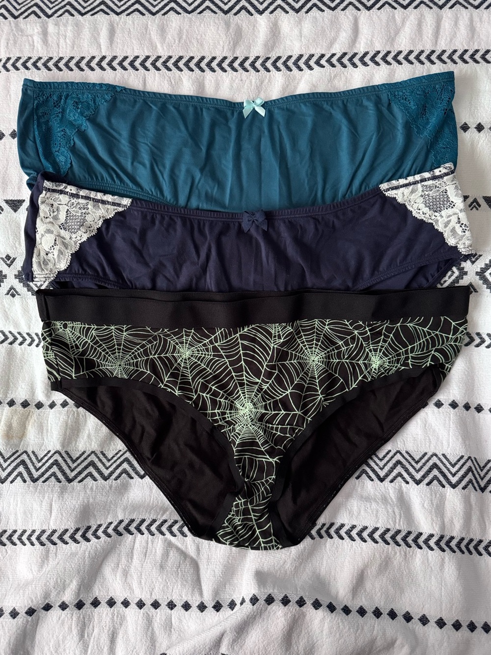 Torrid Hipster Panties underwear Women’s size 2 spiderwebs glow in the dark